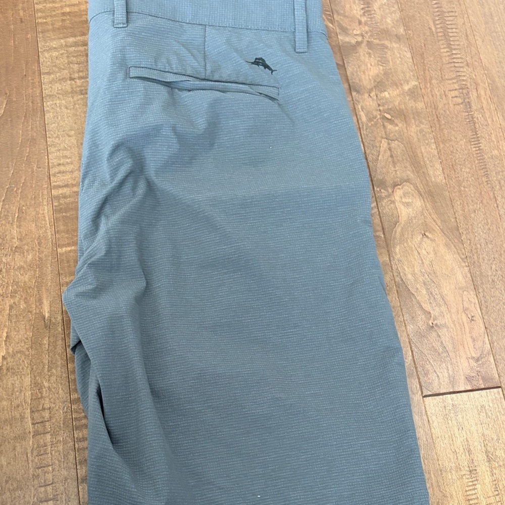 Tommy Bahama 36” Men’s Gray Shorts - Picture 4 of 4
